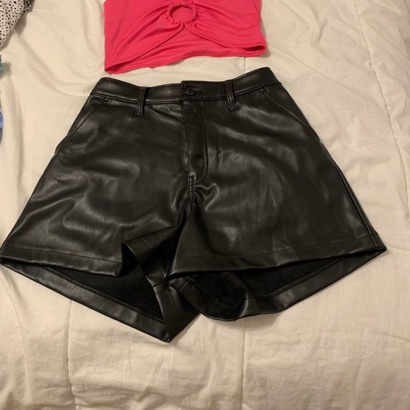 Hollister Shorts - Picture 1 of 2